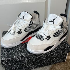 Air Jordan 4 Retro “Military Black” Men’s Size 6 Women’s 7.5